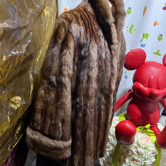 Stankow & Sons Vintage Fur Coat - Picture 6 of 6